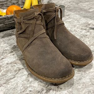 Born F59122 Tarklin boots!